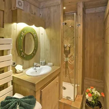 Holiday home Sleeps 12 Pool