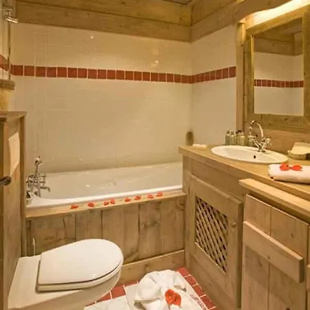 Sleeps 12 Pool Holiday home *